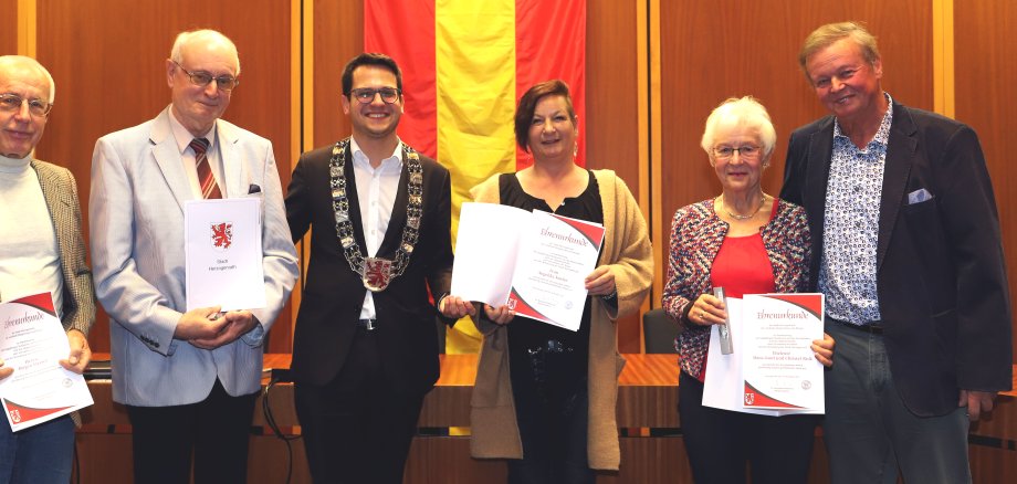 Herzogenrath ehrt verdiente Bürgerinnen und Bürger für Dienst an der Gemeinschaft