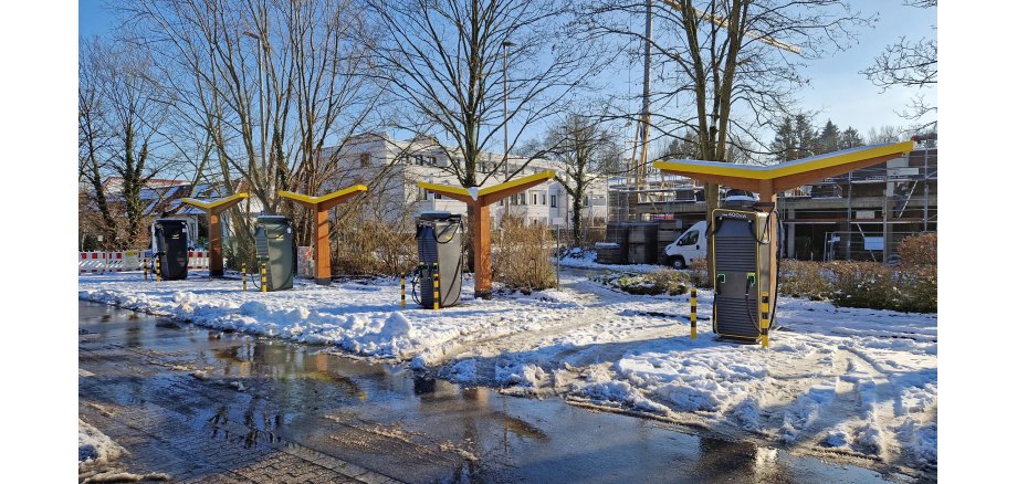 Schnellladestation auf dem Parkplatz Bergerstraße